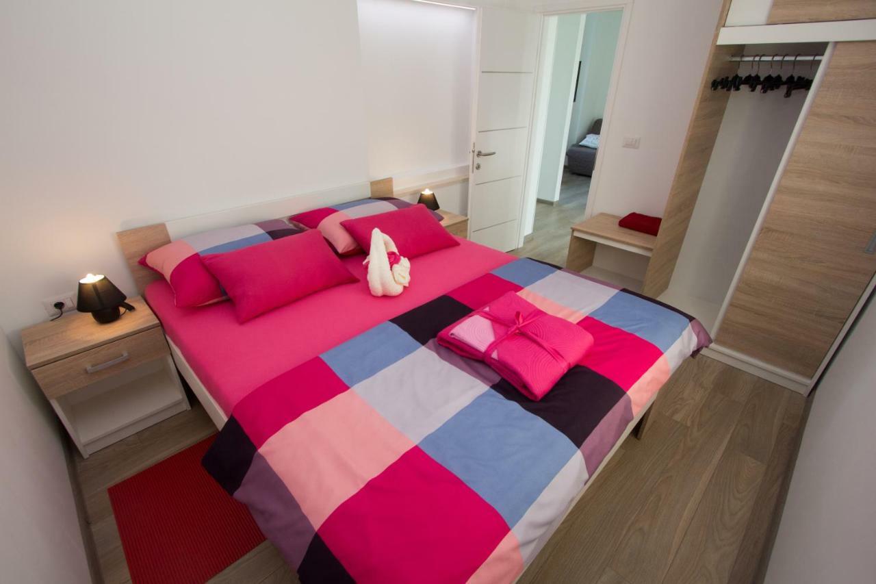 Apartment Krista Tinjan Exteriör bild